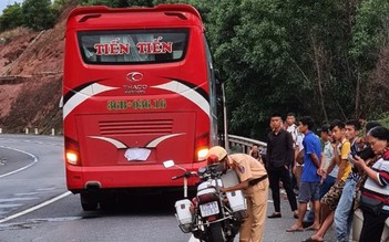 Một hành khách đứt lìa cánh tay sau vụ ô tô khách va ô tô đầu kéo