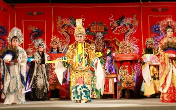 Người dân Huế nặng tình với nghệ thuật hát bội