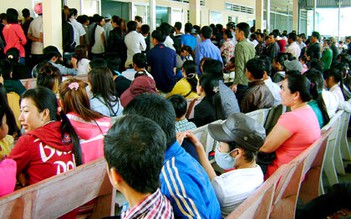 Hàng ngàn người chen nhau làm giấy CMND