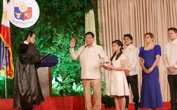 Tân tổng thống Philippines mở 'cuộc chiến đẫm máu'