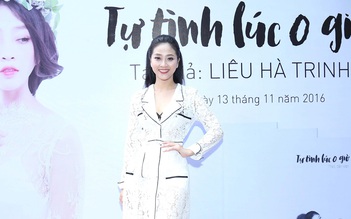 MC Liêu Hà Trinh tranh thủ ra mắt sách trước đêm chung kết 'Én vàng'