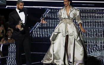 Drake và Rihanna đối đầu trong danh sách đề cử People’s Choice Awards 2017