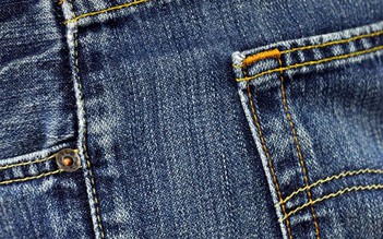 'Quần jeans' luận chiến
