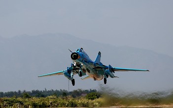 Cường kích Su-22 gặp sự cố ở Yên Bái: Dù giảm tốc không mở, trượt khỏi đường băng