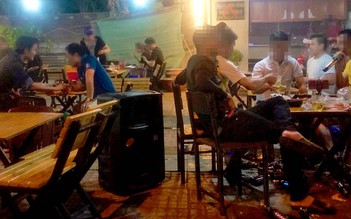 ‘Ăn mừng’ hết cách ly xã hội, quán nhậu tấp nập, karaoke kẹo kéo lại ‘lên ngôi’