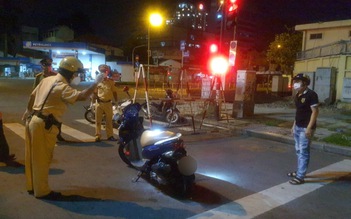 Ghi nhận ngày đầu áp dụng không ra đường từ 18 giờ: 'Tôi mới tiếp xúc F0'