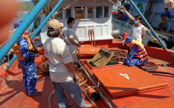 Kiên Giang: Bắt giữ tàu cá vận chuyển 50.000 lít dầu không rõ nguồn gốc
