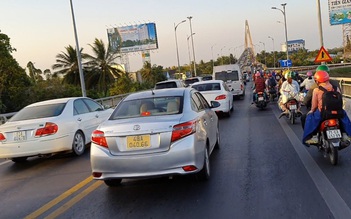 Cầu Rạch Miễu tê liệt kéo dài gần 10 km ngày mùng 6 tết