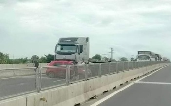 Ùn tắc trên cao tốc Trung Lương - Mỹ Thuận vì 2 vụ tai nạn trong 1 ngày