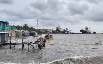 Sóng đánh lật ghe, 2 người mất tích ở Phú Quốc: Tìm thấy thi thể người cha