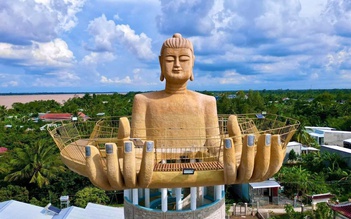 Hàng 'pha ke' bôi bác thắng cảnh 'xịn'