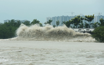 Bão lớn nhất thập niên đổ bộ Trung Quốc