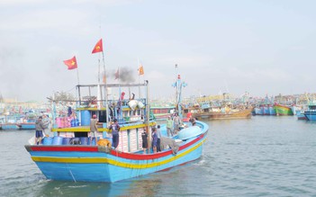 'Ăn' tiền hỗ trợ nhiên liệu tàu cá đánh bắt xa bờ, một người bị khởi tố