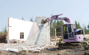 Cưỡng chế hơn 30 trường hợp lấn chiếm đất, xây dựng trái phép tại Khu kinh tế Nhơn Hội