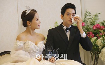 Ông xã kém 17 tuổi của mỹ nhân xứ Hàn bật khóc trong ngày cưới