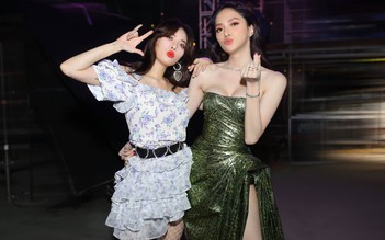 'Nữ hoàng gợi cảm' HyunA đọ sắc cùng hoa hậu Hương Giang