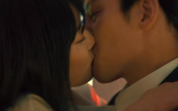 Ji Chang Wook và Kim Yoo Jung hôn say đắm trong ‘Cửa hàng tiện lợi Saet byul’