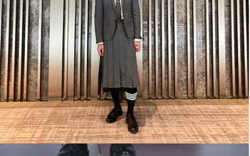 Nam diễn viên Hàn 'gây sốt' khi mặc váy dự sự kiện