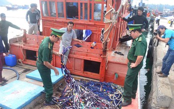 Trục xuất hàng trăm tàu cá nước ngoài đánh bắt trái phép