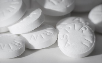Dùng aspirin liều thấp mỗi ngày ngăn sẩy thai tái diễn