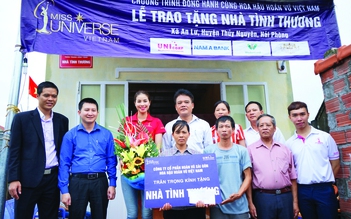 Phạm Hương trao tặng nhà tình thương tại quê nhà Hải Phòng.