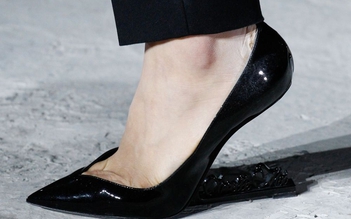 Lý giải về cấu trúc đôi giày “không gót” của Saint Laurent