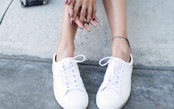 Giày trắng – Món trang phục đa phong cách