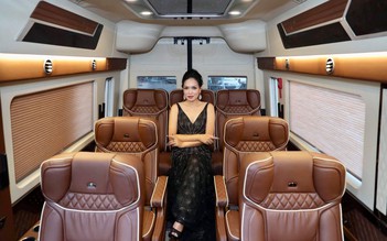 HH Trần Lệ Thuỷ khoe vẻ đẹp rạng rỡ bên xe Limousine