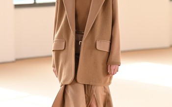 Gam màu nâu tây trên trench coat, váy áo mùa Thu Đông hiện đại và sang chảnh