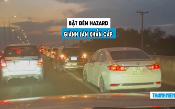 Hàng loạt tài xế bật đèn hazard, thản nhiên đi vào làn khẩn cấp trên cao tốc