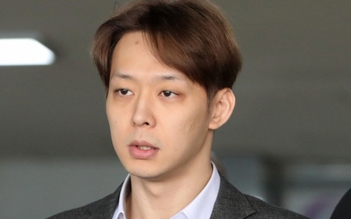 Park Yoochun bị tố gạ gẫm fan nữ, rủ quan hệ tình dục ‘tay ba’