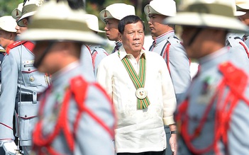 Tổng thống Duterte giải thích về lệnh 'gia cố' đảo ở Biển Đông
