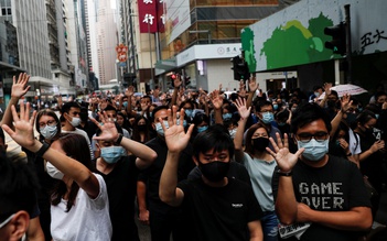 Lãnh đạo Hồng Kông ủng hộ cảnh sát dùng vũ lực đối phó người biểu tình