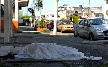 Đại dịch Covid-19 ở Ecuador: thi thể bỏ trên phố, thiếu quan tài phải dùng thùng carton