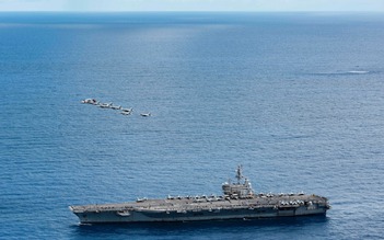 Cận cảnh nhóm tác chiến tàu sân bay Mỹ phô diễn sức mạnh ở biển Philippines