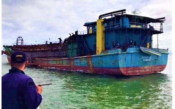Philippines bắt tàu nạo vét Trung Quốc ‘hiện diện trái phép’
