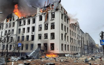 Phía Ukraine nói lực lượng Nga tiến sát thủ đô Kyiv, bao vây 2 thành phố