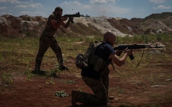 Ukraine nói lực lượng Nga ‘rút lui một cách hỗn loạn’ ở Kherson