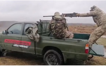 Xe bán tải cũ từ Anh đánh lừa lính bắn tỉa Nga ở Ukraine như thế nào?
