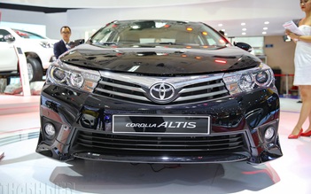 Soi sedan bán chạy Toyota Corolla Altis mới tại VMS 2016
