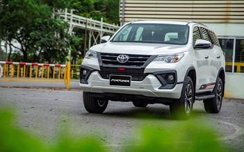 Phân khúc SUV 7 chỗ tháng 10.2019: Hyundai SantaFe ‘cướp khách’ Toyota Fortuner