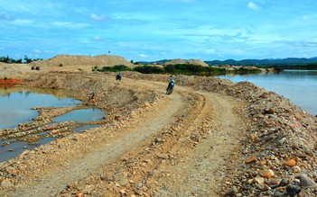 Để khai thác cát trái phép, lãnh đạo phường bị kỷ luật