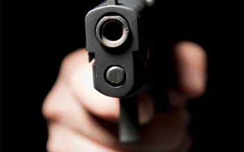 Thiếu niên dùng súng bắn ‘tình địch’ vì bị trêu chọc trên Facebook