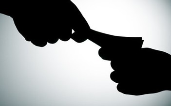 Bắt kẻ đòi 'tiền bảo kê' cho công ty khai thác cát sỏi