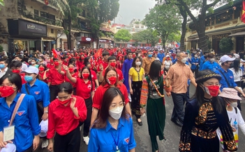 Phố đi bộ 'đông chưa từng thấy’ trong buổi khai mạc Festival Thanh niên Đông Nam Á