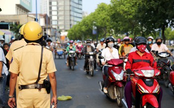 Sài Gòn sau 21 giờ, CSGT tăng cường kiểm tra tất cả phương tiện