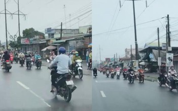 [VIDEO] Xe máy vô tư chạy ngược chiều thành đoàn, ô tô phải bấm còi 'xin đường'