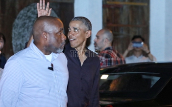 Cựu Tổng thống Mỹ Obama cùng phu nhân rời Việt Nam