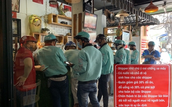 Quán ăn ghi bảng tri ân giới shipper Sài Gòn: ‘Họ giúp quán đến với thực khách’