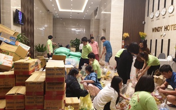 Hàng loạt khách sạn Quảng Bình miễn phí cho đoàn cứu trợ: 'Ở bao lâu cũng được!'